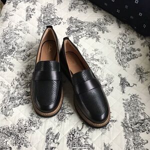 *New* no box, Clarks Artisan Glick Avalee loafer, Black 8m!